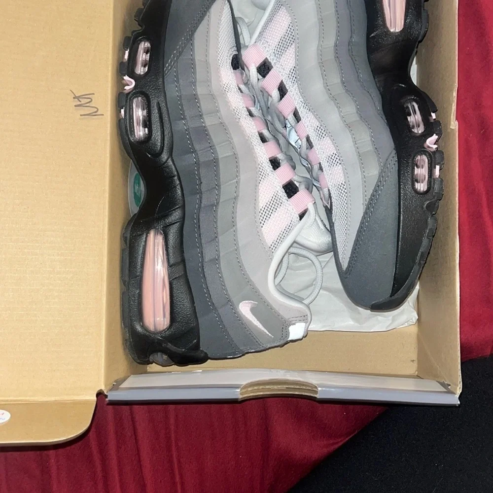 Nike women’s air